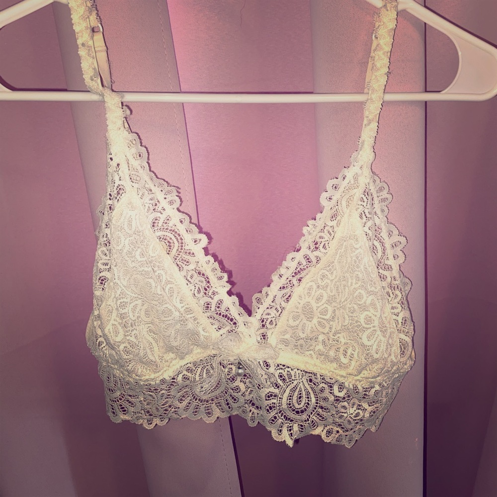 Cute lacy Bralette barely worn make offers!